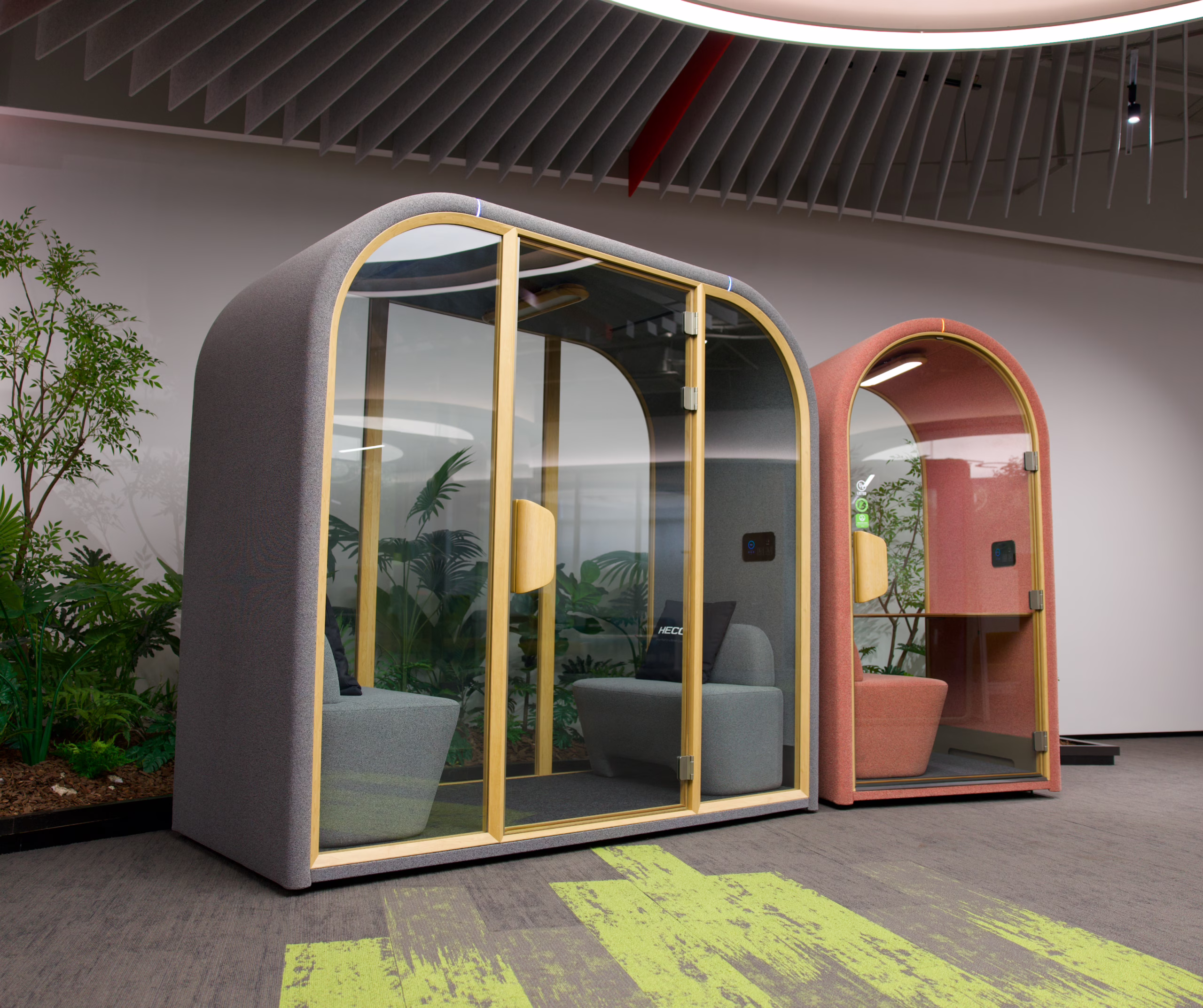 there're two arc series office pod in the picture,the left one is dual size and the right one is solo size.
